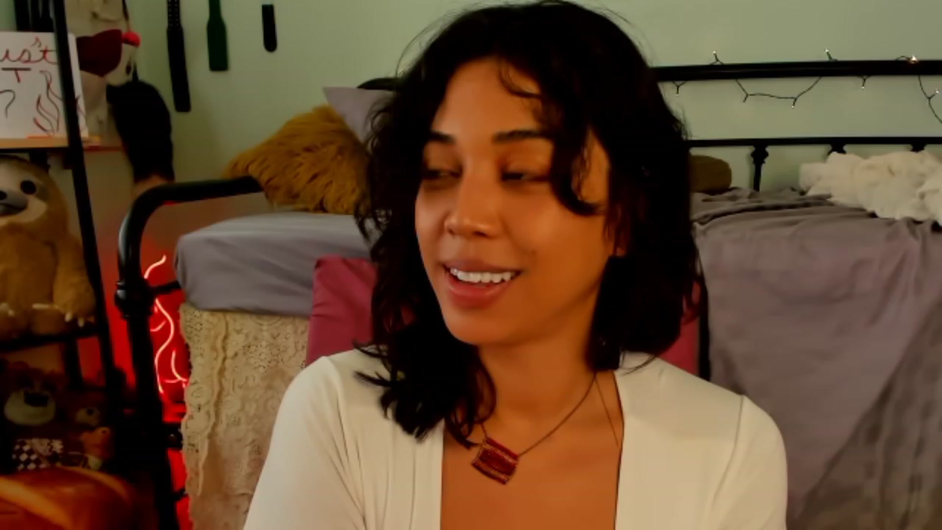 Gallery image thumbnail from KissingHigh's myfreecams stream on, 08/04/2023, 01:37 image 4 of 20