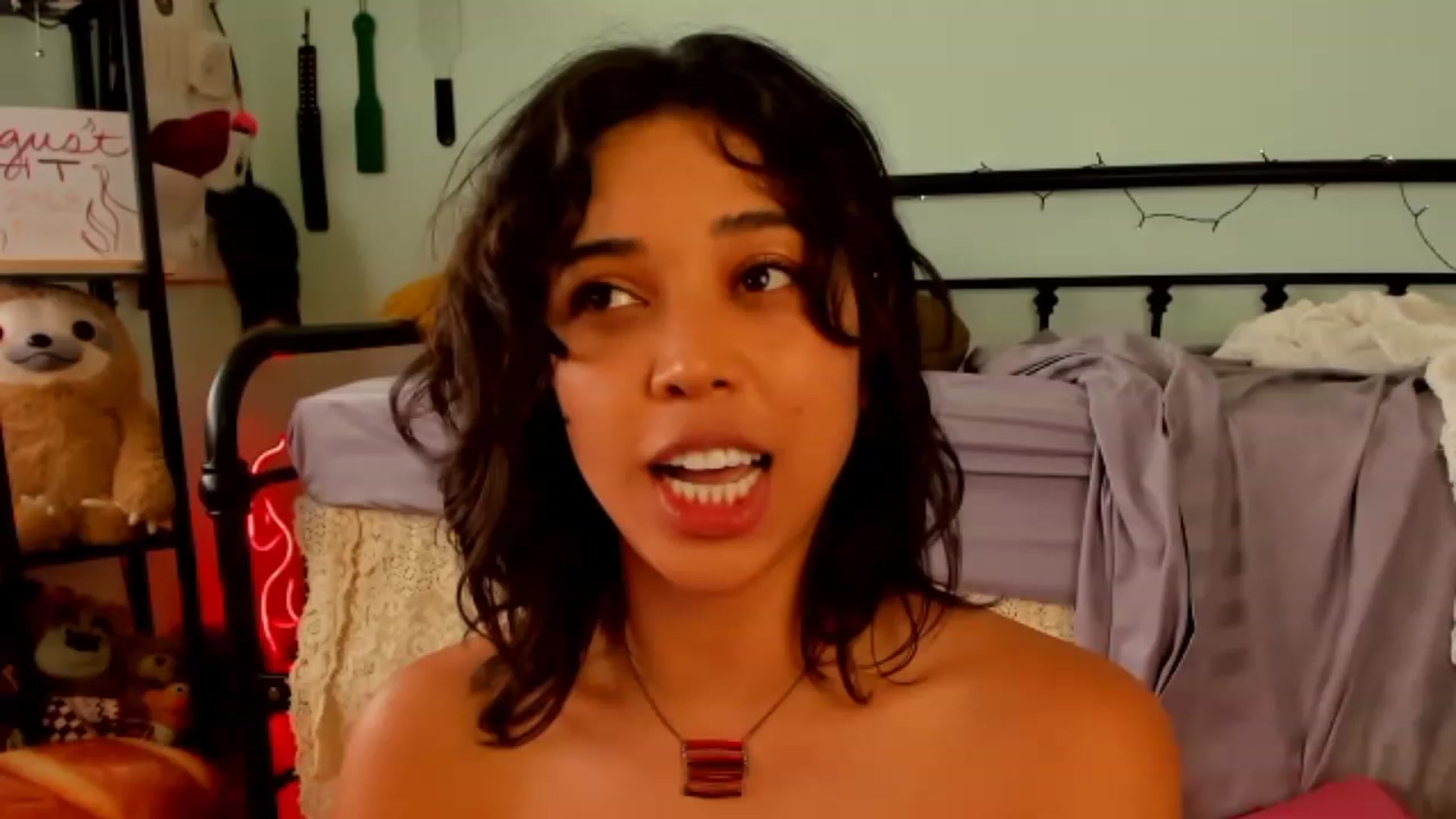 Gallery image thumbnail from KissingHigh's myfreecams stream on, 08/04/2023, 01:37 image 18 of 20