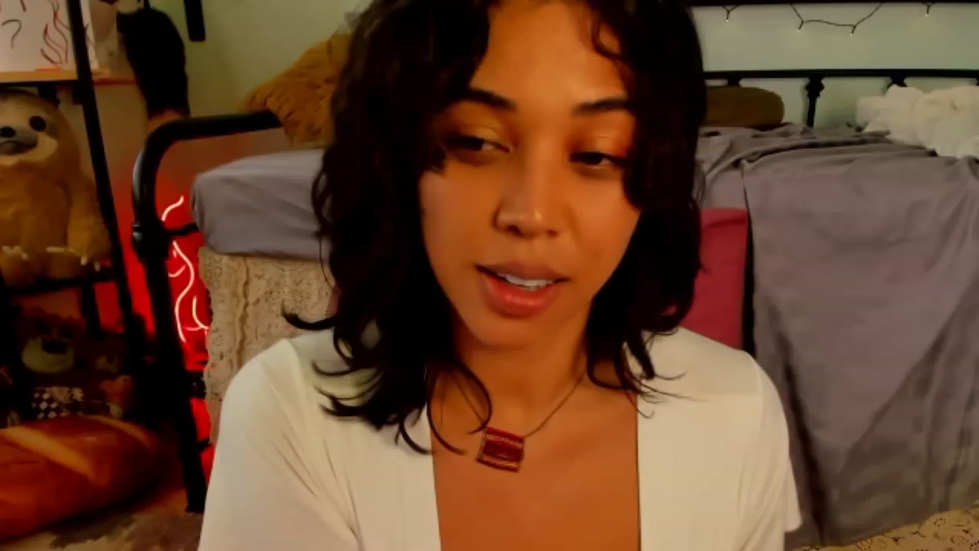 Gallery image thumbnail from KissingHigh's myfreecams stream on, 08/04/2023, 01:37 image 2 of 20