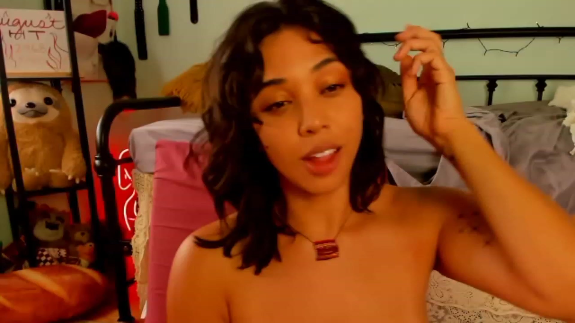 Gallery image thumbnail from KissingHigh's myfreecams stream on, 08/04/2023, 01:54 image 13 of 20