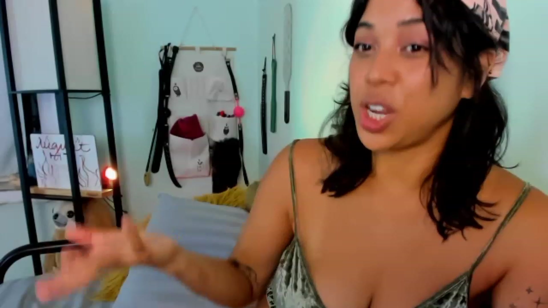 Gallery image thumbnail from KissingHigh's myfreecams stream on, 08/05/2023, 06:06 image 6 of 20