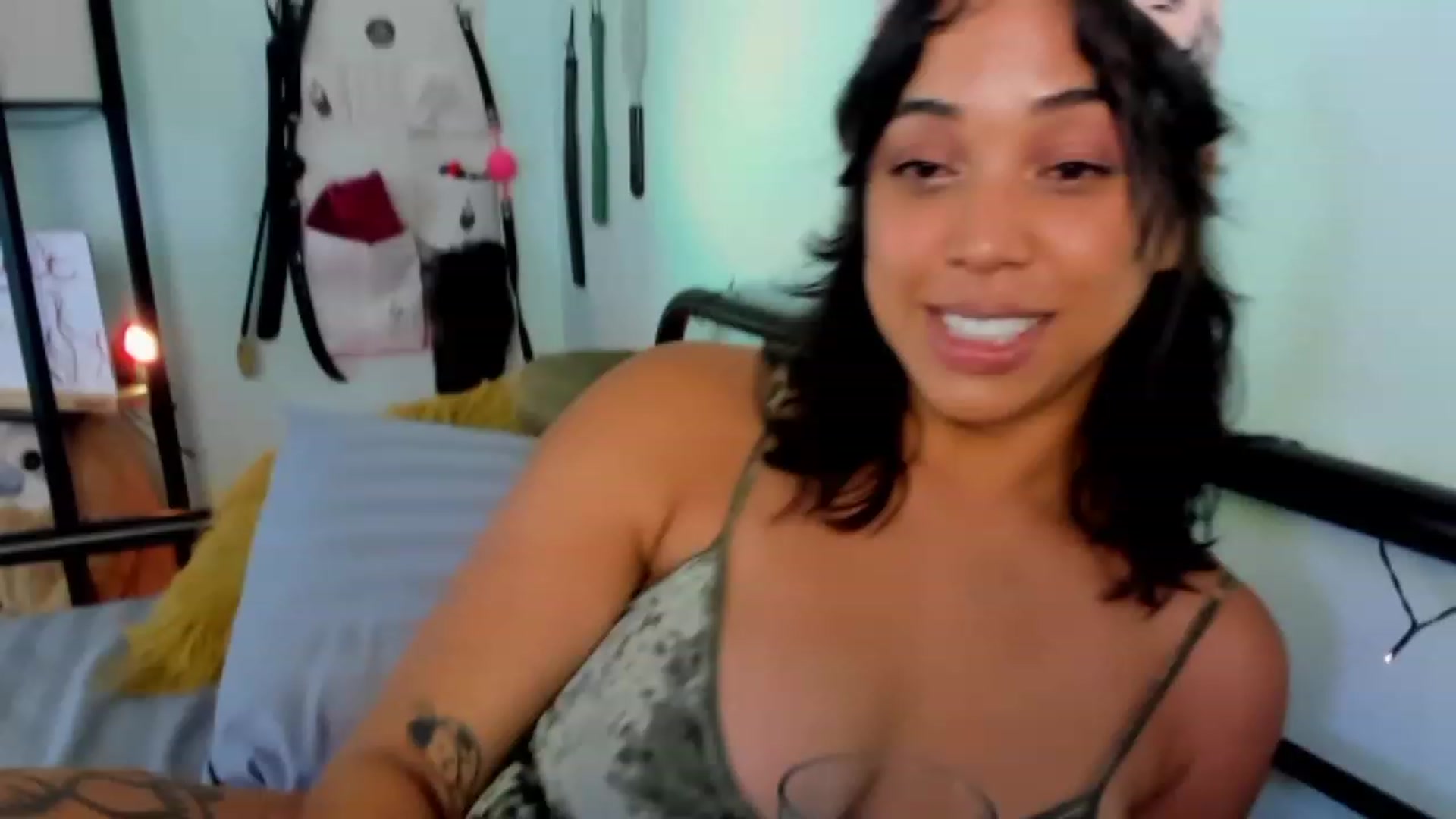 Gallery image thumbnail from KissingHigh's myfreecams stream on, 08/05/2023, 06:06 image 13 of 20