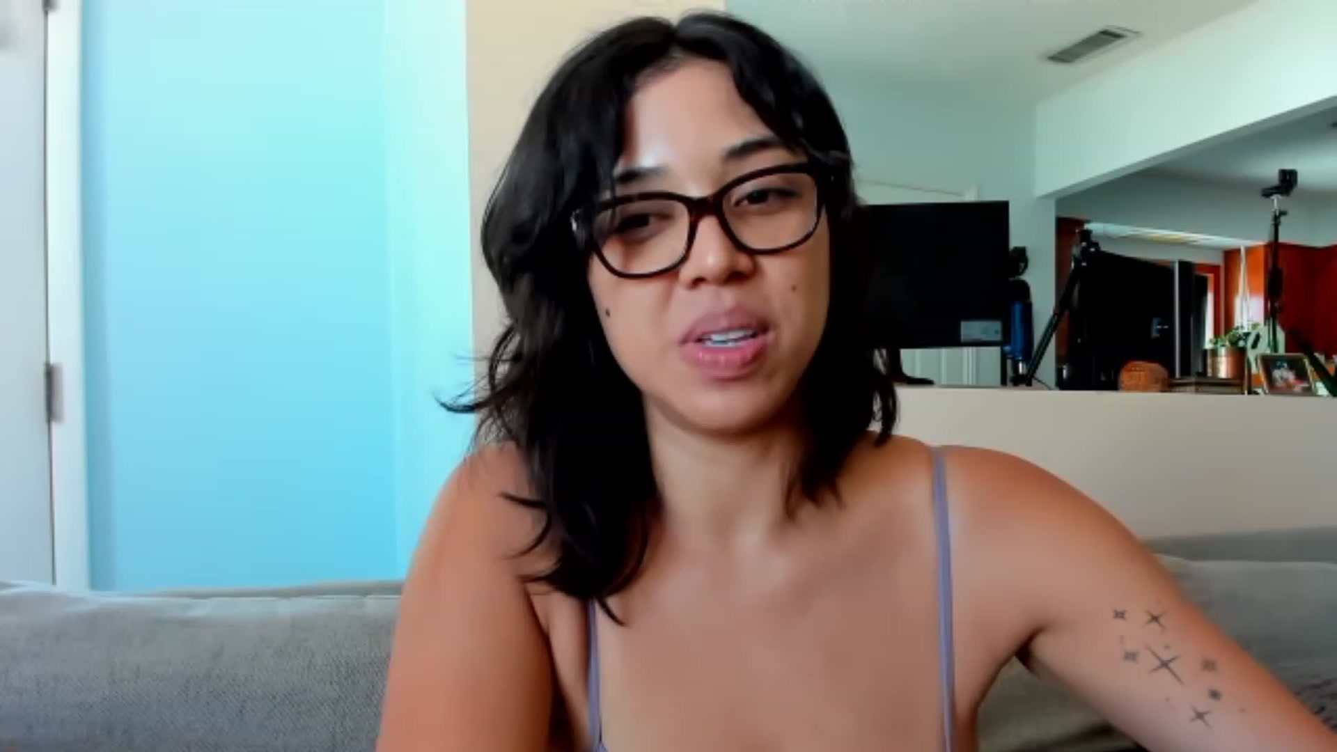 Gallery image thumbnail from KissingHigh's myfreecams stream on, 08/05/2023, 19:05 image 18 of 20