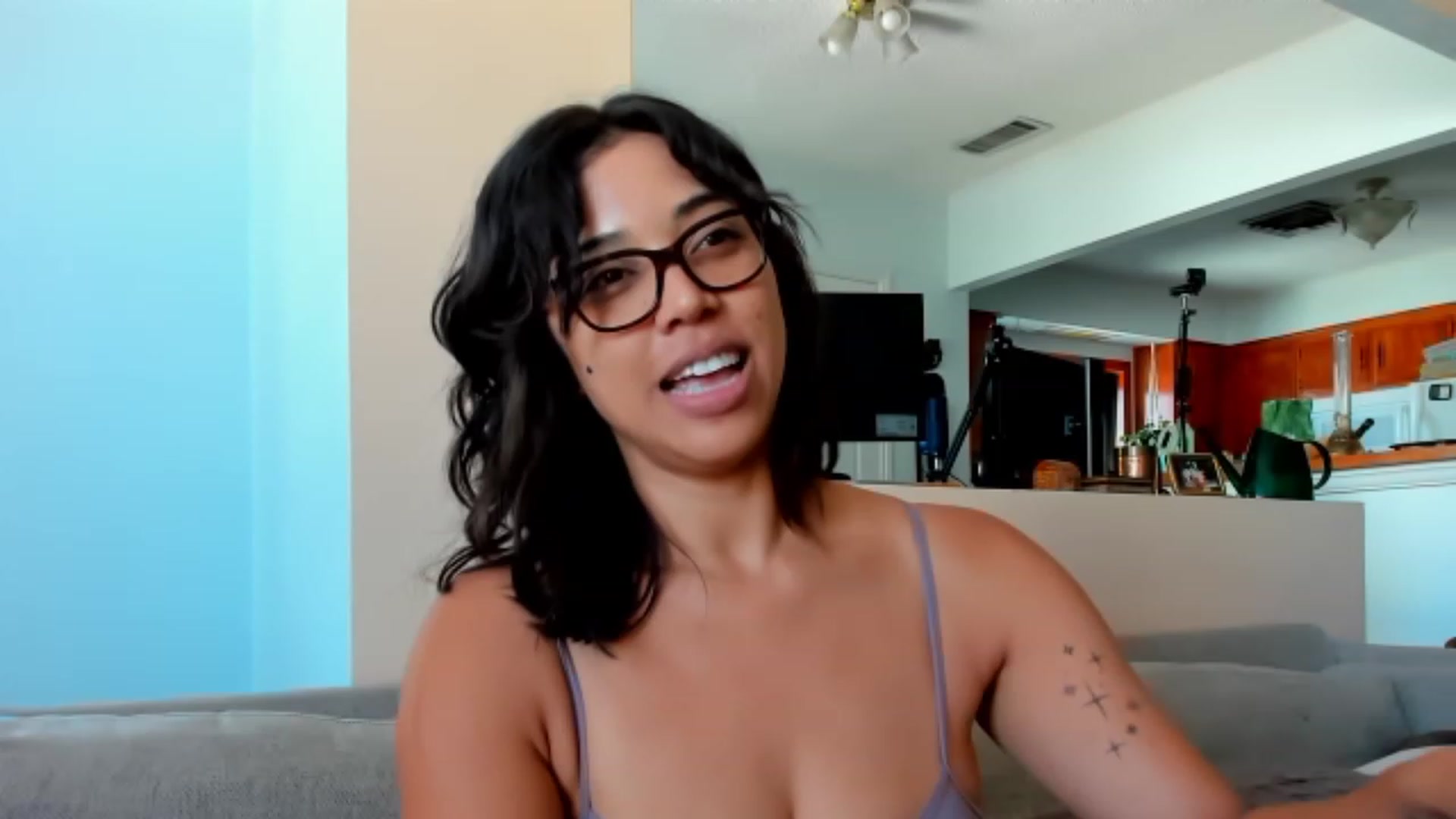 Gallery image thumbnail from KissingHigh's myfreecams stream on, 08/05/2023, 19:05 image 14 of 20