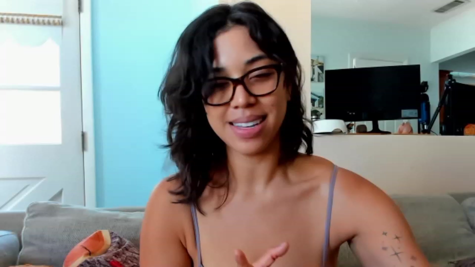 Gallery image thumbnail from KissingHigh's myfreecams stream on, 08/05/2023, 19:05 image 8 of 20
