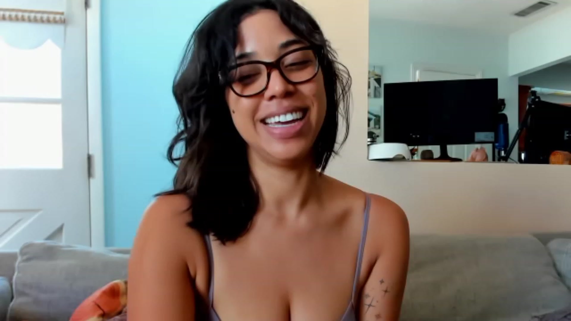 Gallery image thumbnail from KissingHigh's myfreecams stream on, 08/05/2023, 19:05 image 6 of 20
