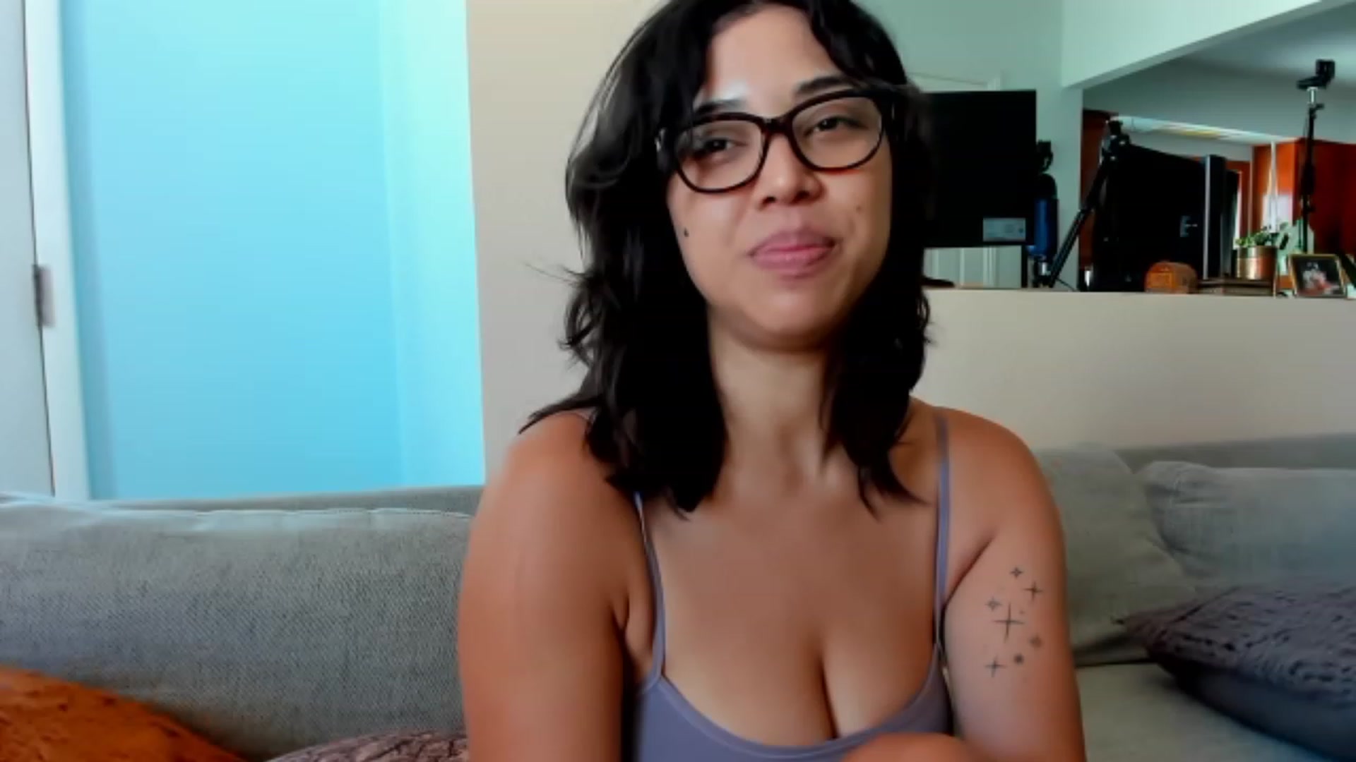Gallery image thumbnail from KissingHigh's myfreecams stream on, 08/05/2023, 19:05 image 16 of 20