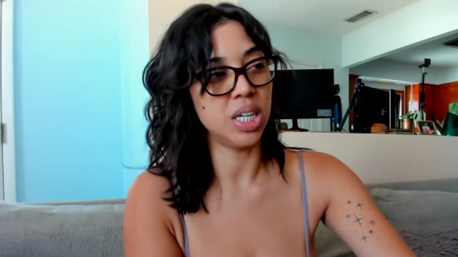 Gallery image thumbnail from KissingHigh's myfreecams stream on, 08/05/2023, 19:05 image 13 of 20