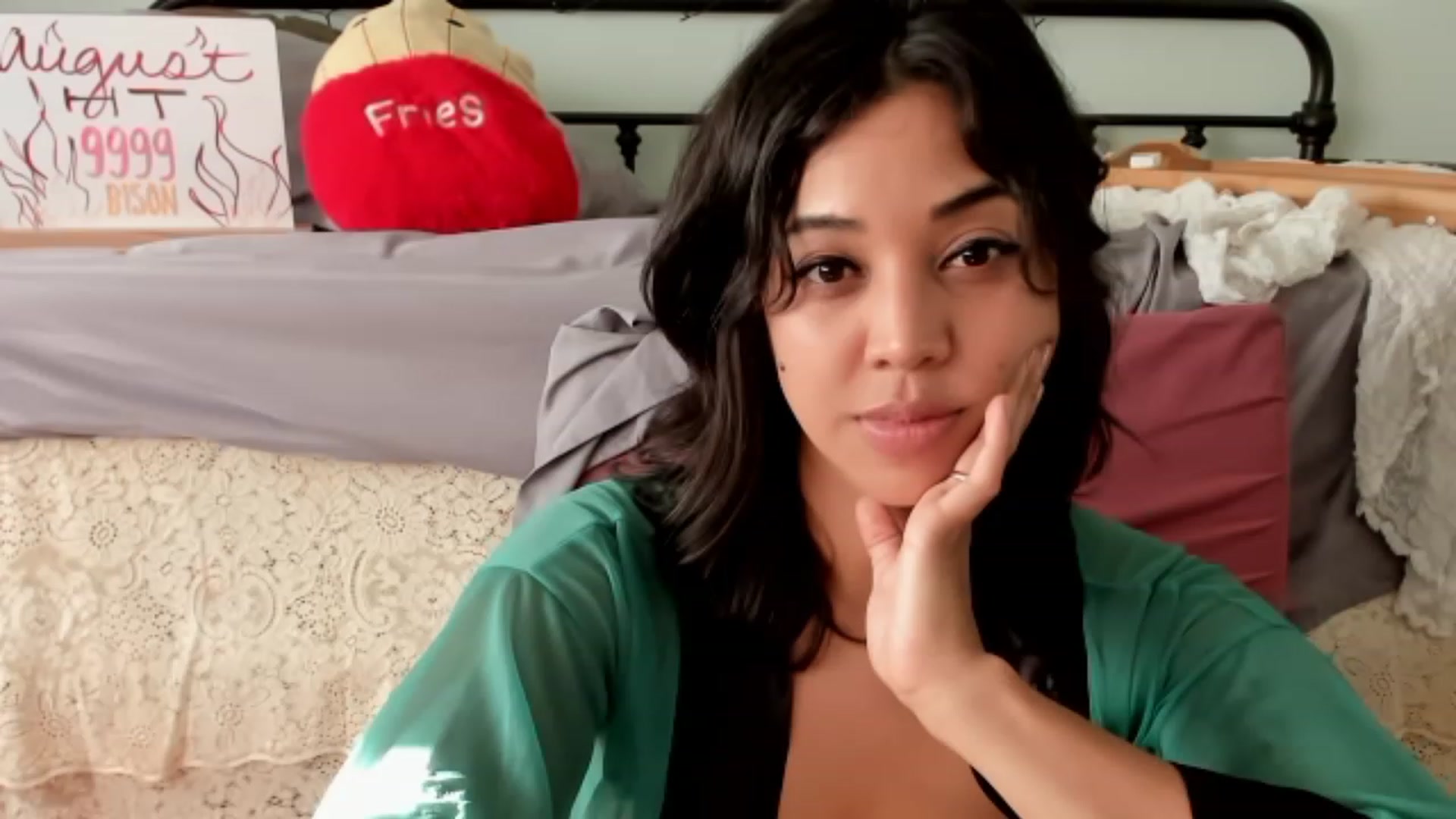 Gallery image thumbnail from KissingHigh's myfreecams stream on, 08/06/2023, 24:01 image 19 of 20