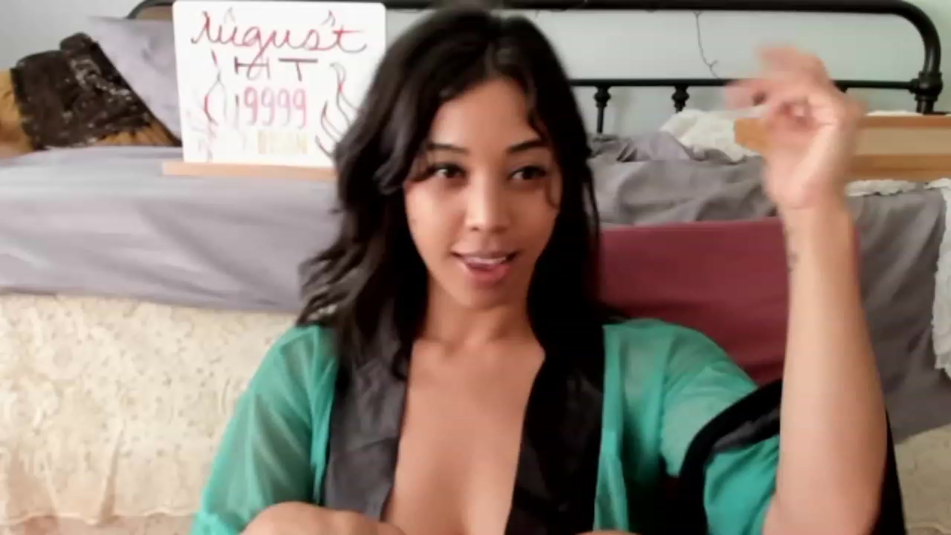 Gallery image thumbnail from KissingHigh's myfreecams stream on, 08/06/2023, 01:11 image 11 of 20