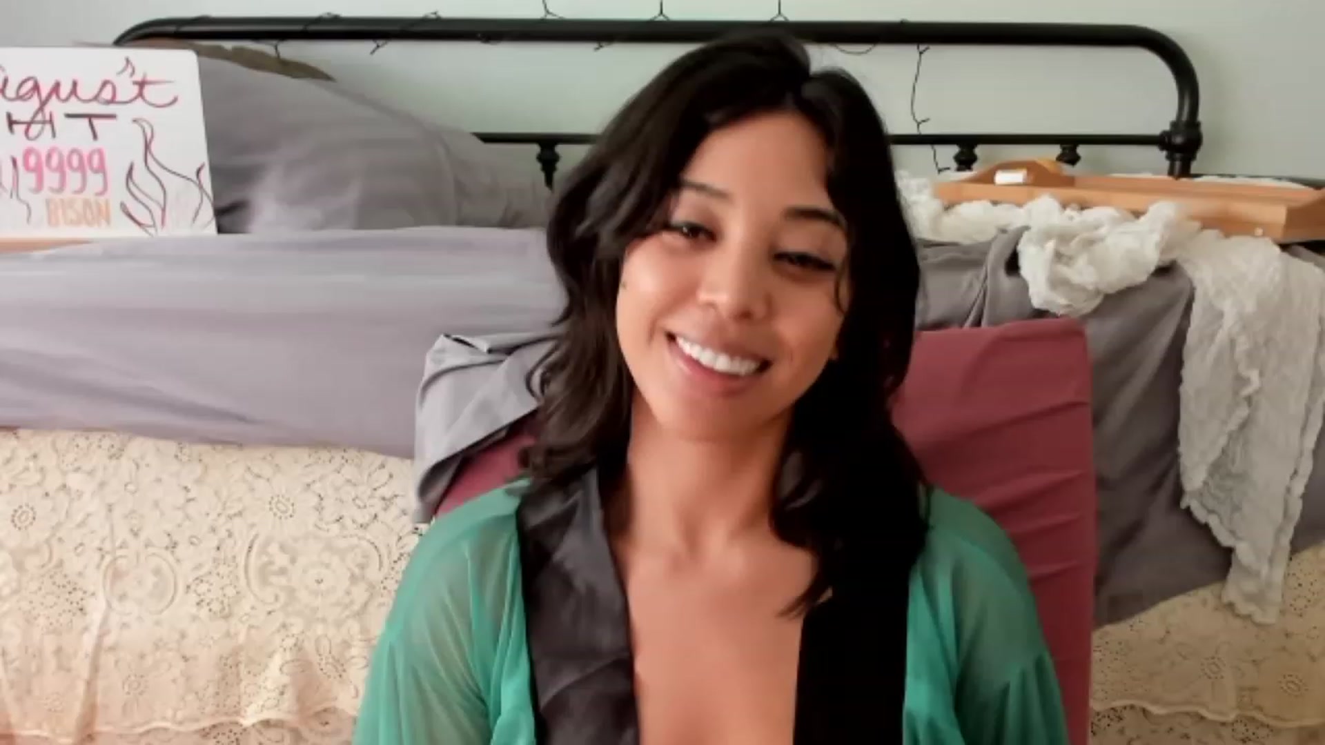 Gallery image thumbnail from KissingHigh's myfreecams stream on, 08/06/2023, 01:11 image 15 of 20