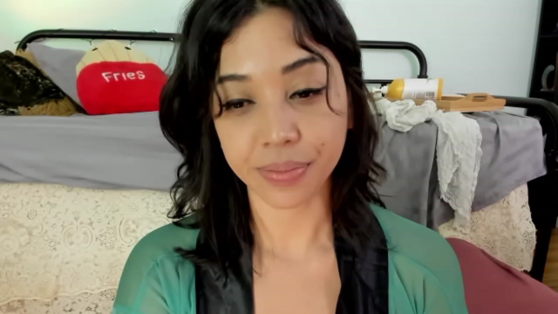 Gallery image thumbnail from KissingHigh's myfreecams stream on, 08/06/2023, 04:14 image 13 of 20