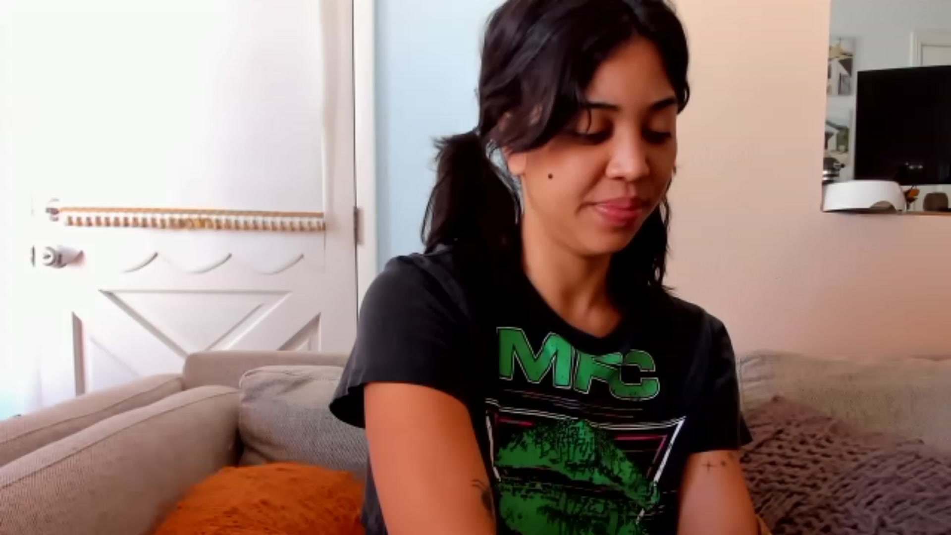 Gallery image thumbnail from KissingHigh's myfreecams stream on, 08/06/2023, 18:21 image 10 of 20