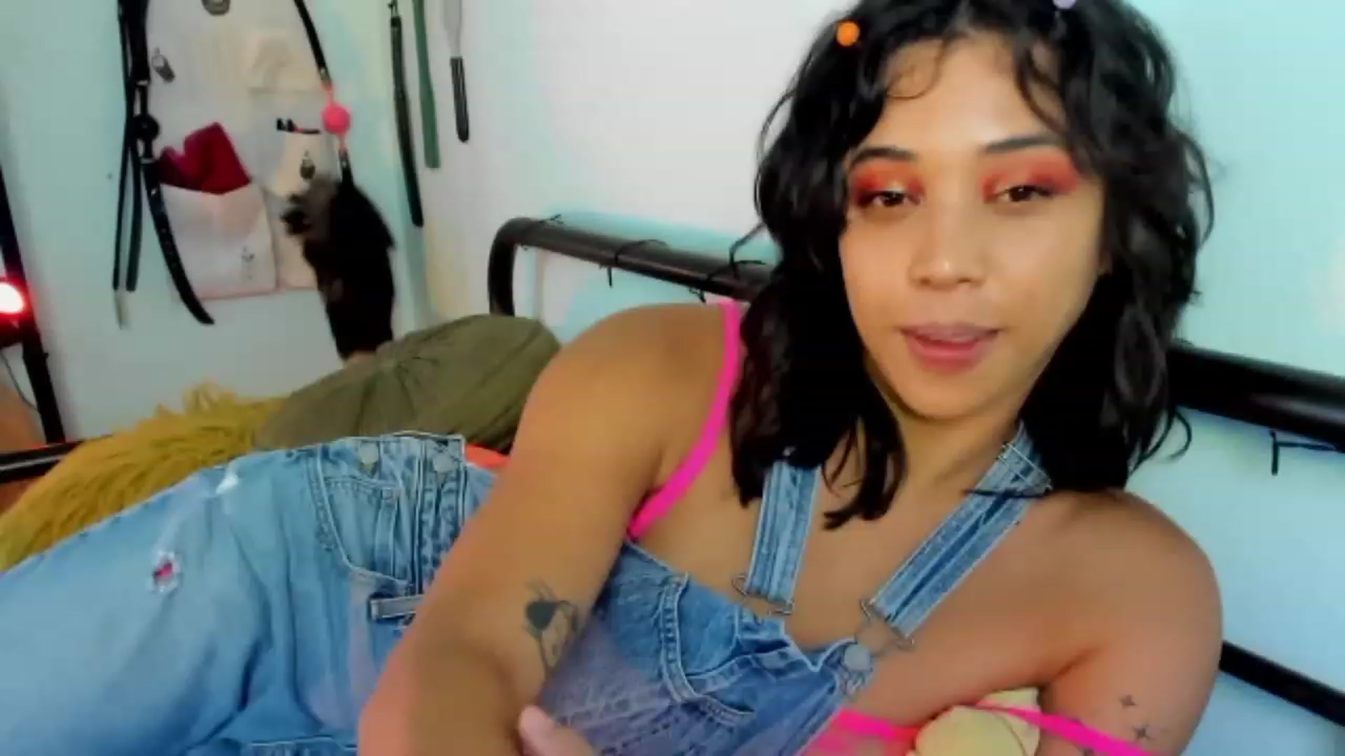 Gallery image thumbnail from KissingHigh's myfreecams stream on, 08/11/2023, 04:12 image 7 of 20