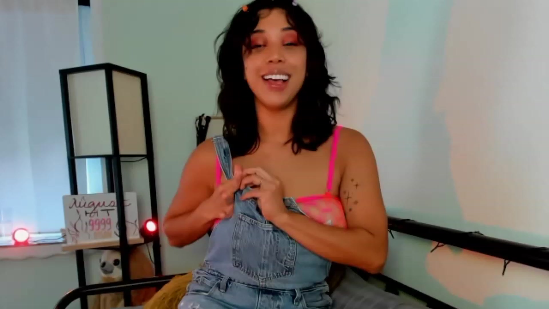 Gallery image thumbnail from KissingHigh's myfreecams stream on, 08/11/2023, 04:12 image 5 of 20
