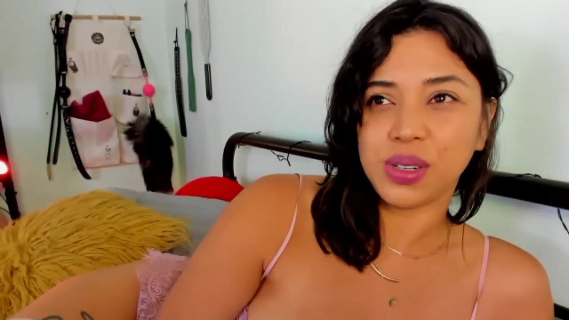 Gallery image thumbnail from KissingHigh's myfreecams stream on, 08/13/2023, 03:00 image 12 of 20