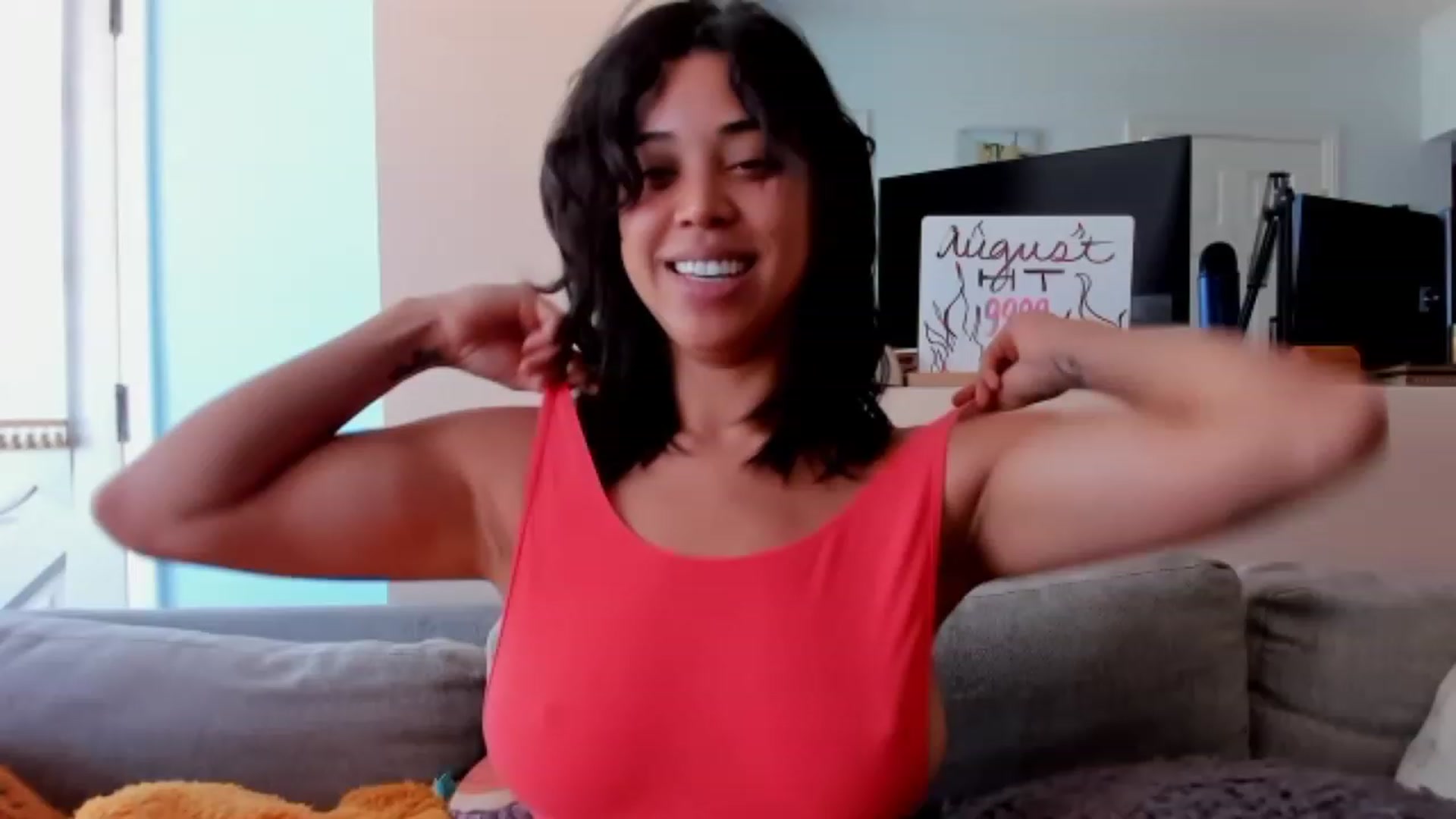 Gallery image thumbnail from KissingHigh's myfreecams stream on, 08/13/2023, 17:41 image 14 of 20