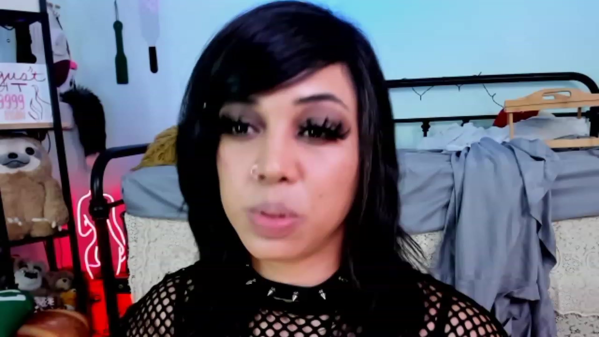 Gallery image thumbnail from KissingHigh's myfreecams stream on, 08/20/2023, 03:18 image 11 of 20