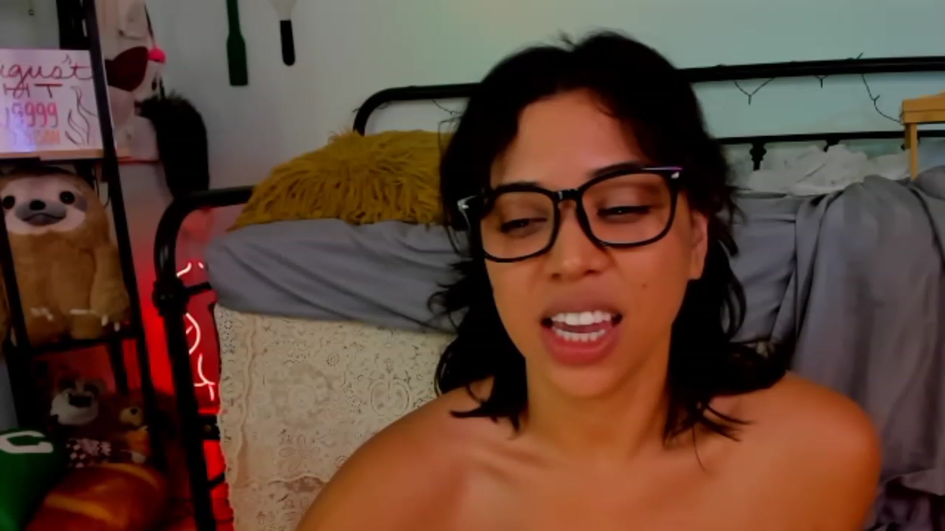 Gallery image thumbnail from KissingHigh's myfreecams stream on, 08/22/2023, 07:03 image 20 of 20