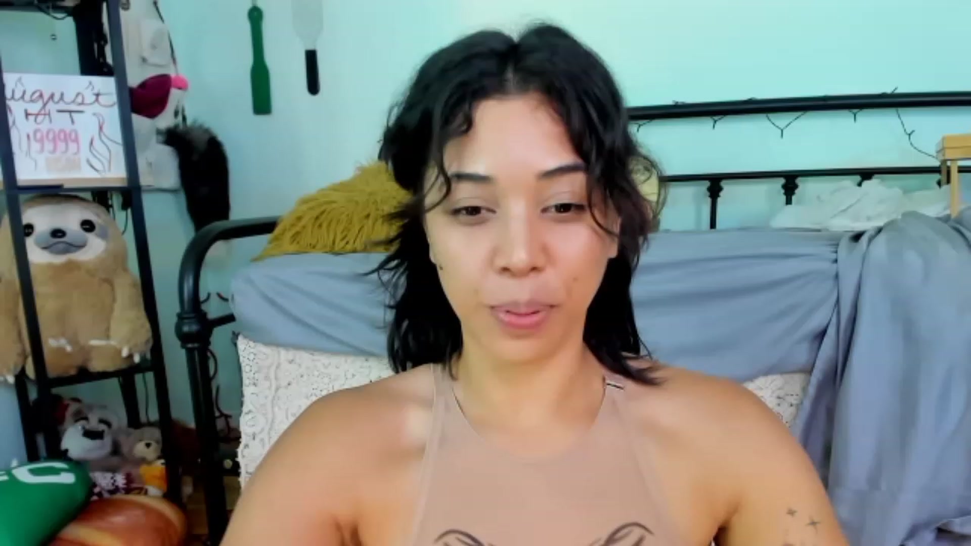 Gallery image thumbnail from KissingHigh's myfreecams stream on, 08/22/2023, 07:03 image 10 of 20
