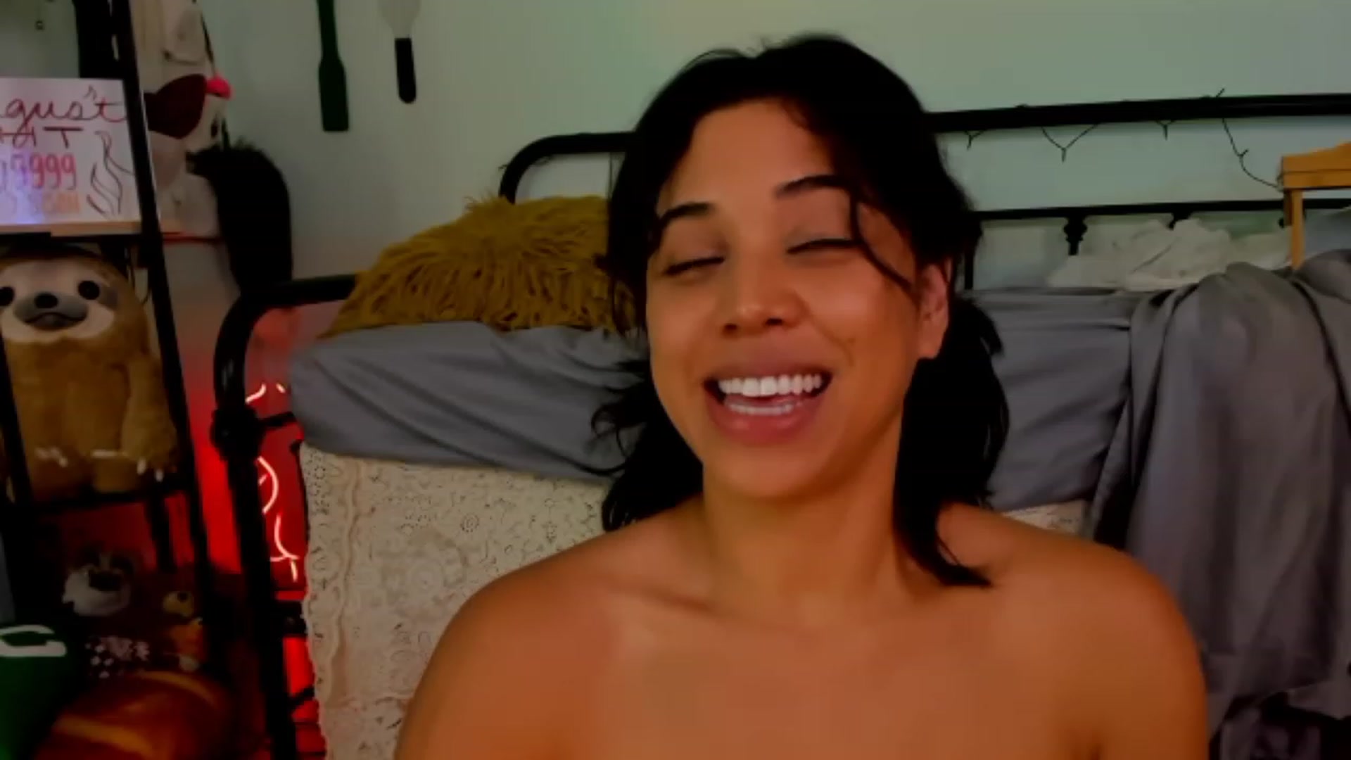 Gallery image thumbnail from KissingHigh's myfreecams stream on, 08/22/2023, 07:03 image 18 of 20
