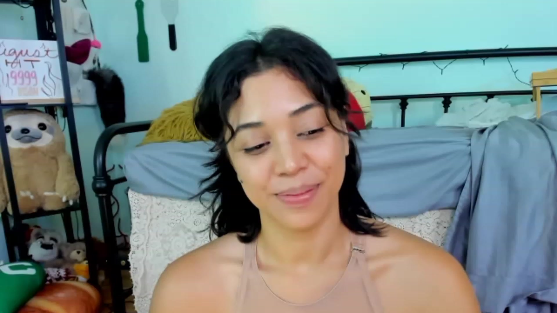 Gallery image thumbnail from KissingHigh's myfreecams stream on, 08/22/2023, 07:03 image 13 of 20