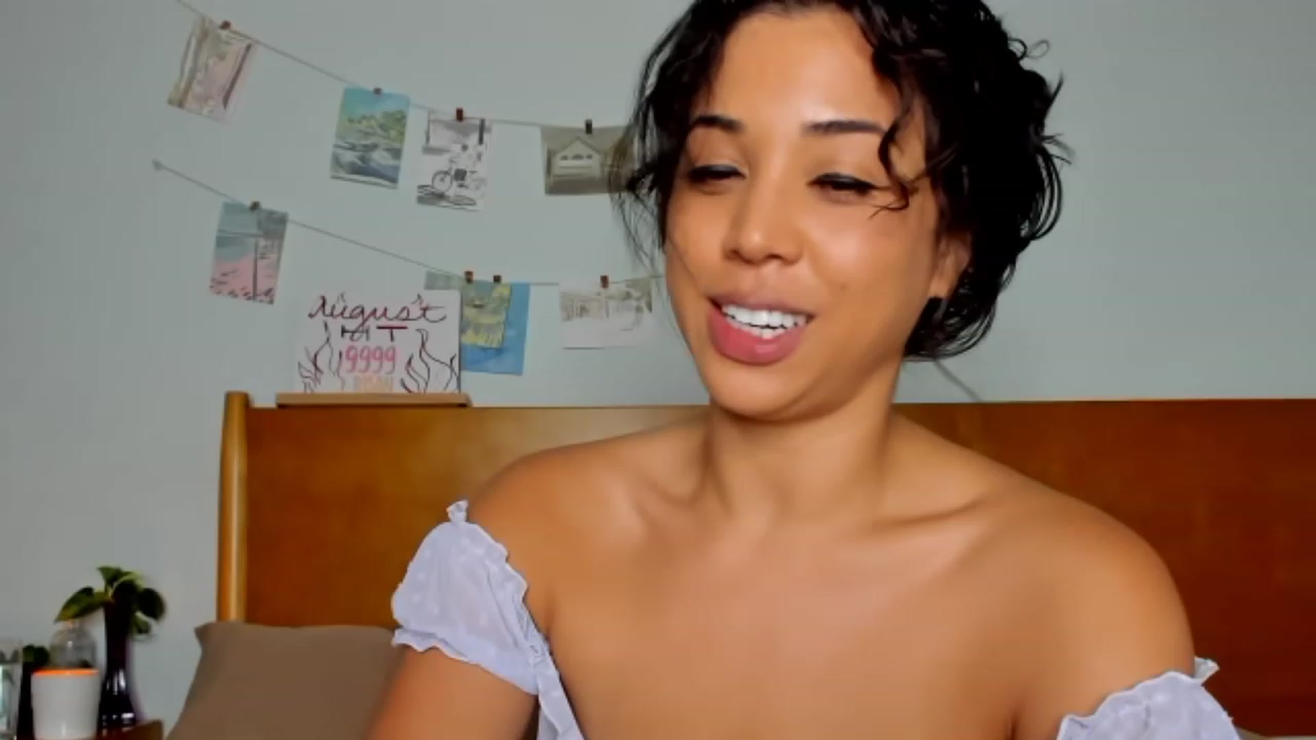 Gallery image thumbnail from KissingHigh's myfreecams stream on, 08/27/2023, 03:46 image 11 of 20
