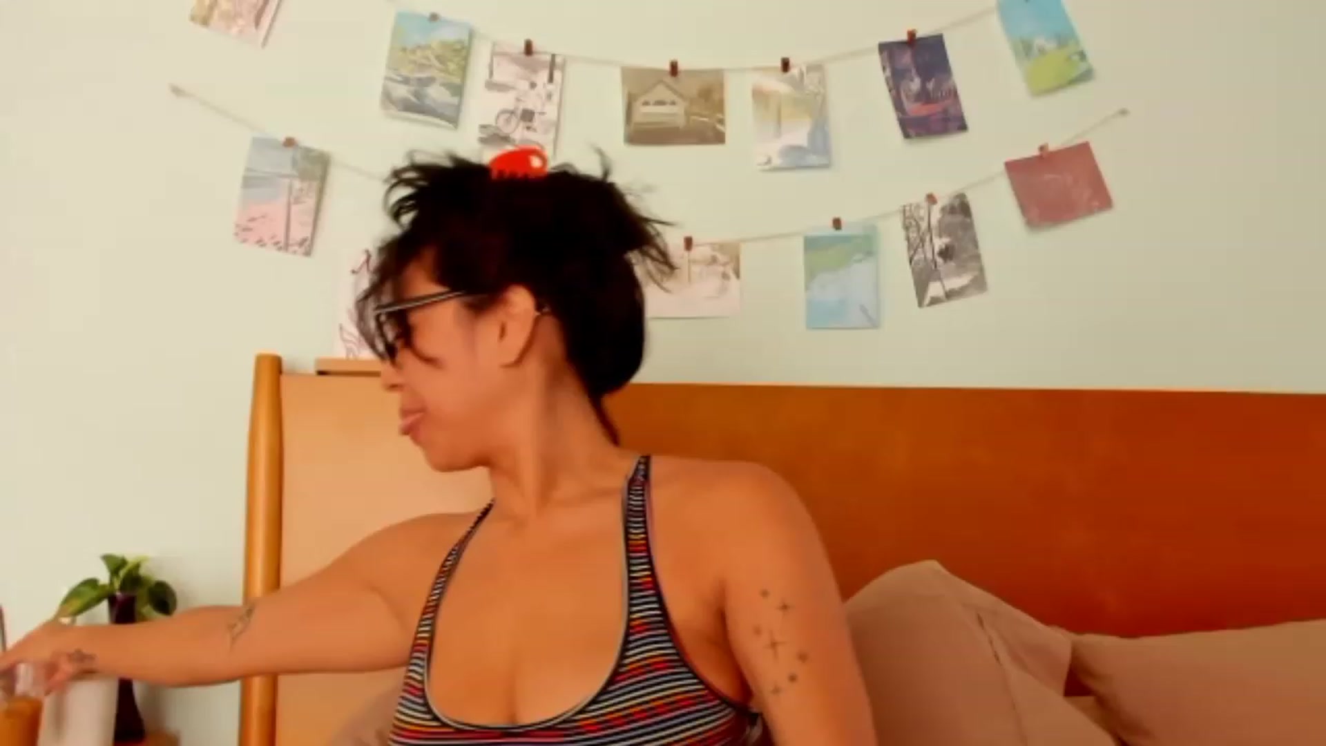 Gallery image thumbnail from KissingHigh's myfreecams stream on, 08/27/2023, 17:43 image 11 of 20