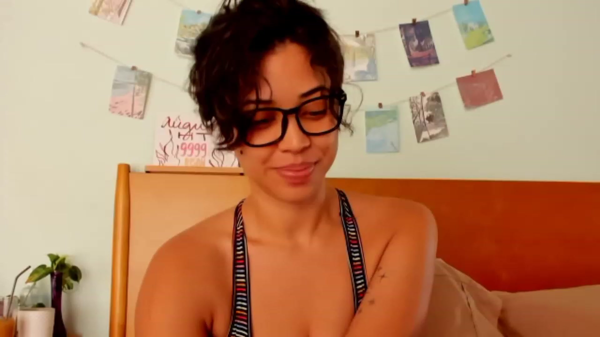 Gallery image thumbnail from KissingHigh's myfreecams stream on, 08/27/2023, 17:43 image 10 of 20