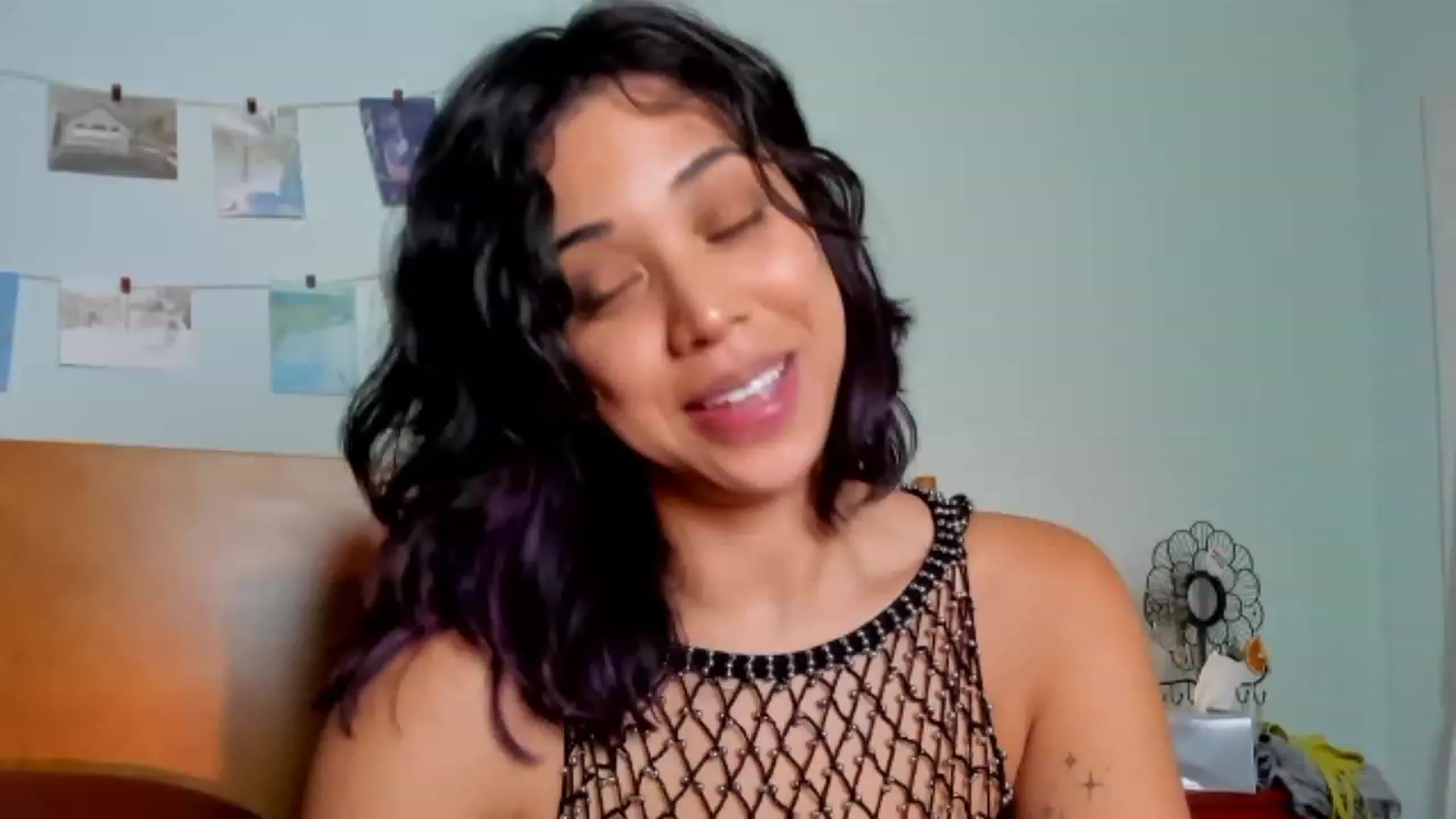 Gallery image thumbnail from KissingHigh's myfreecams stream on, 09/19/2023, 07:03 image 14 of 20