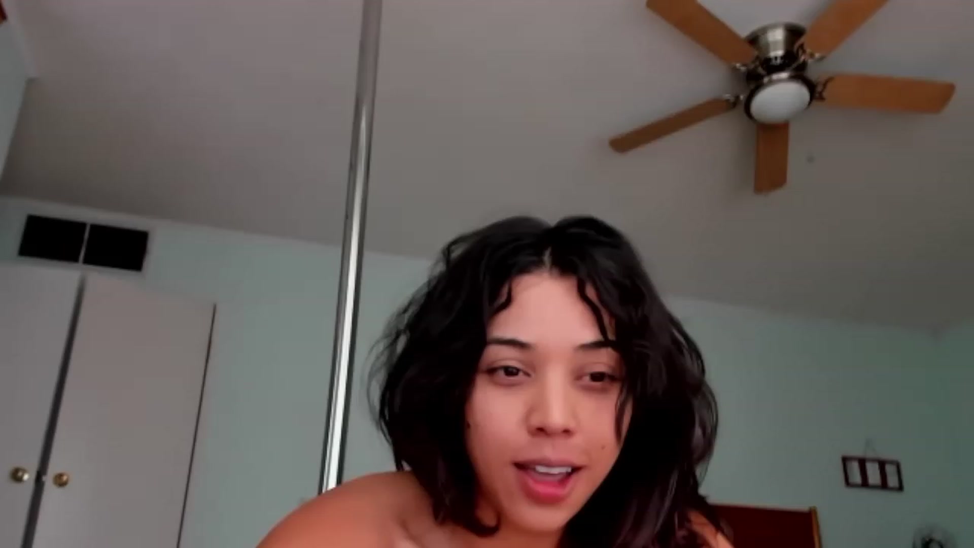 Gallery image thumbnail from KissingHigh's myfreecams stream on, 10/15/2023, 18:45 image 17 of 20