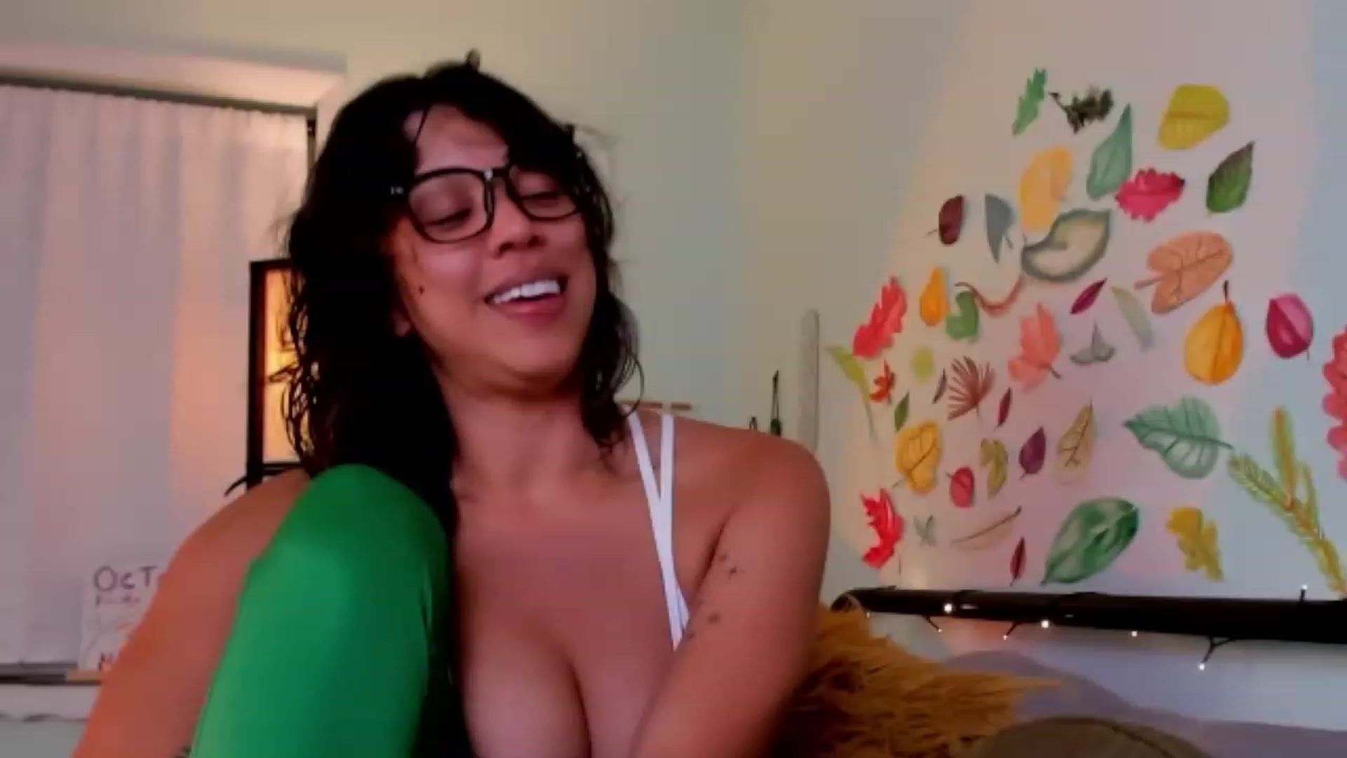 Gallery image thumbnail from KissingHigh's myfreecams stream on, 10/17/2023, 04:42 image 8 of 20