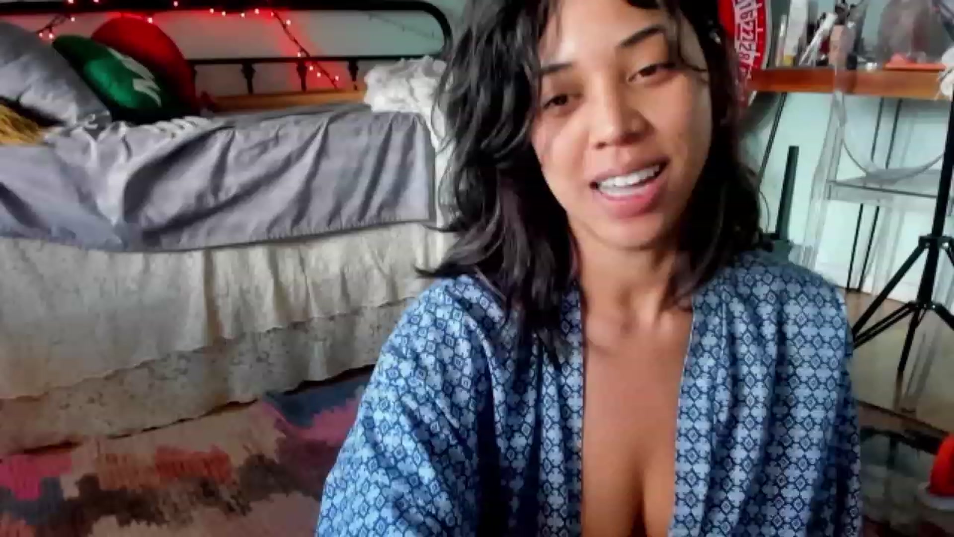 Gallery image thumbnail from KissingHigh's myfreecams stream on, 10/22/2023, 18:01 image 1 of 20