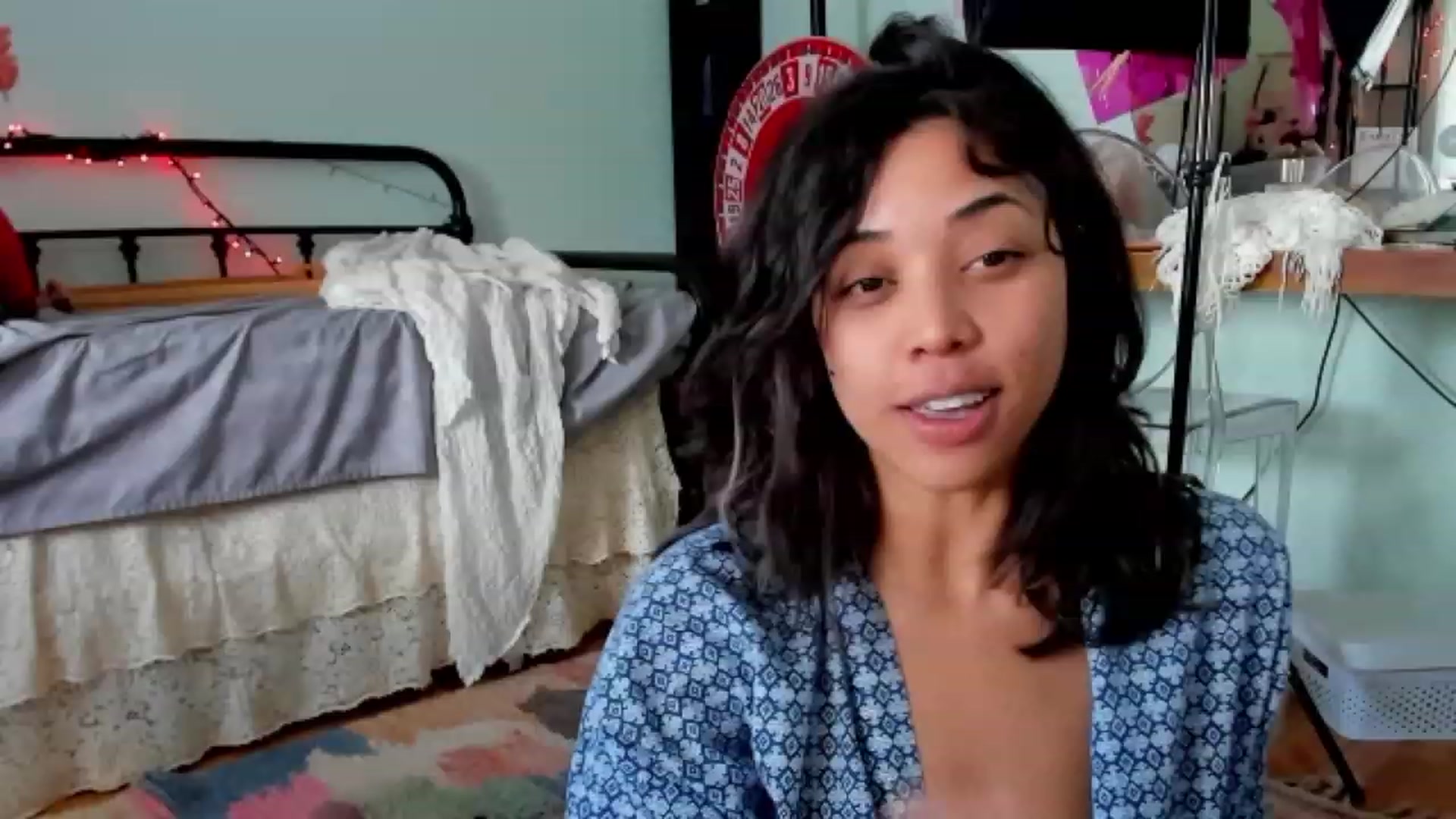 Gallery image thumbnail from KissingHigh's myfreecams stream on, 10/22/2023, 18:01 image 15 of 20