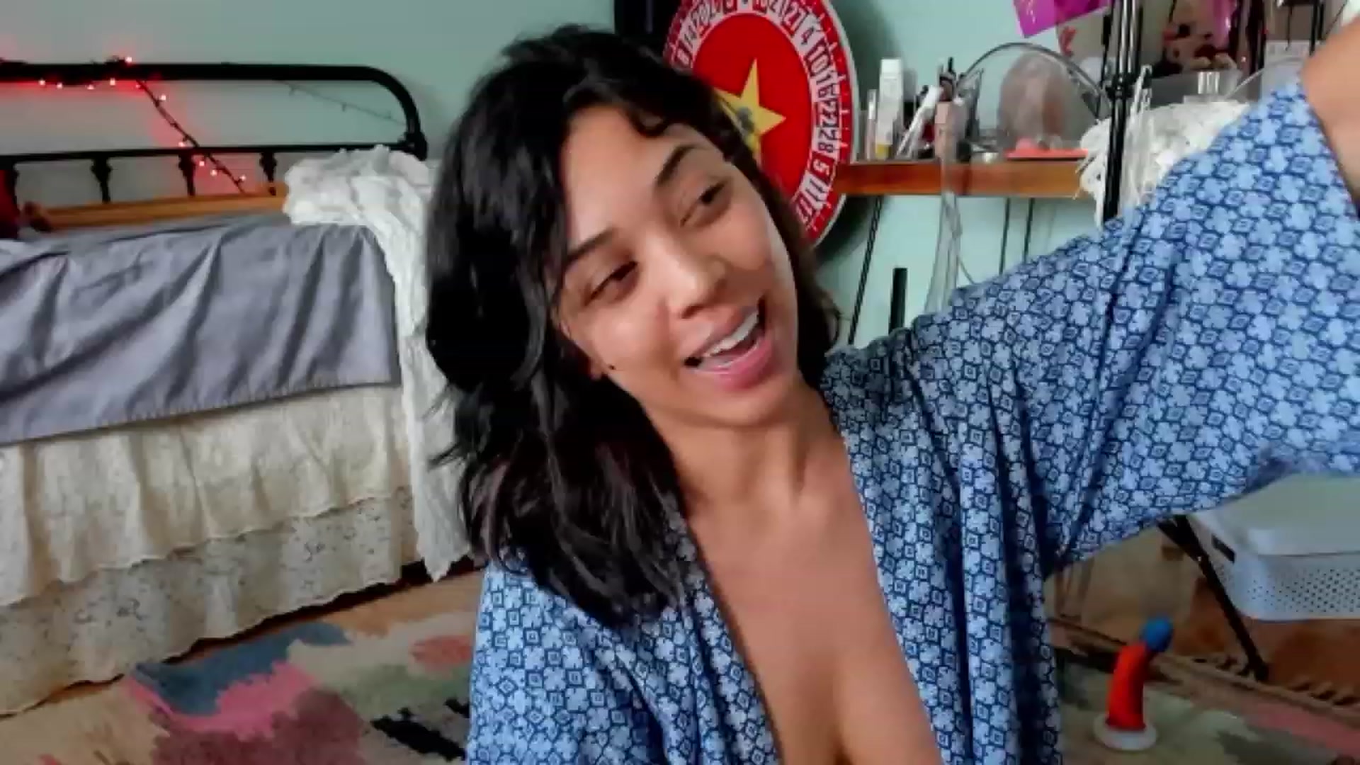 Gallery image thumbnail from KissingHigh's myfreecams stream on, 10/22/2023, 18:01 image 14 of 20