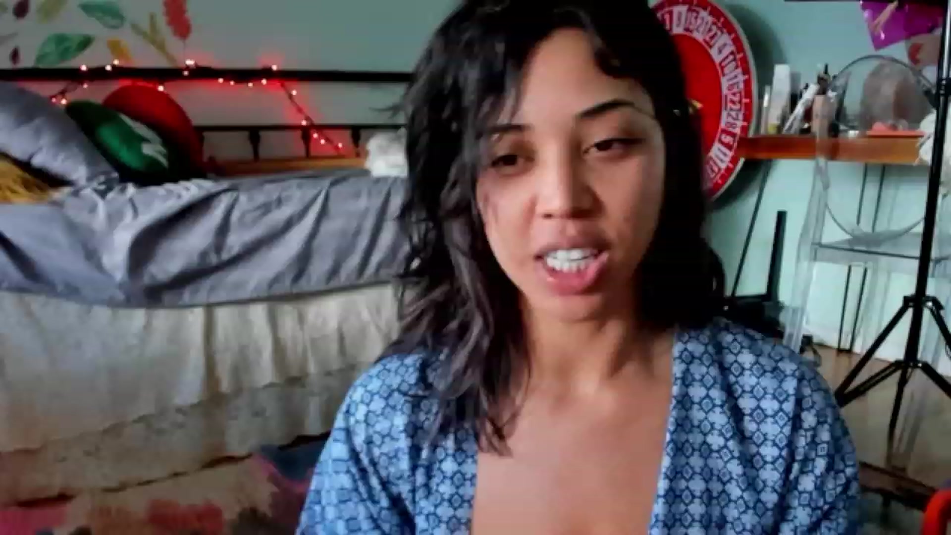 Gallery image thumbnail from KissingHigh's myfreecams stream on, 10/22/2023, 18:01 image 10 of 20