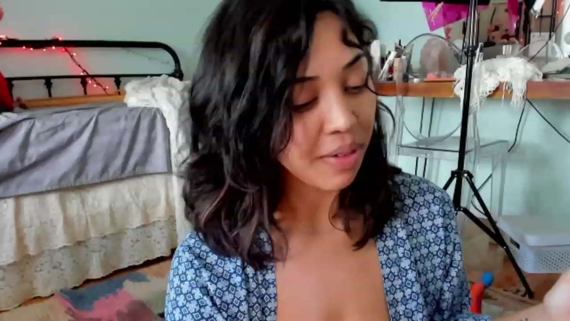 Gallery image thumbnail from KissingHigh's myfreecams stream on, 10/22/2023, 18:36 image 1 of 20