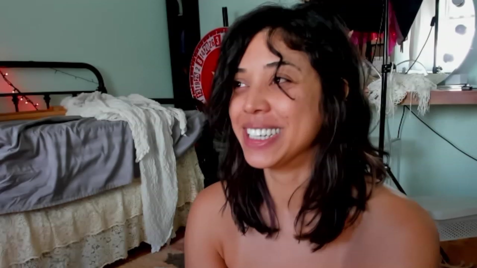 Gallery image thumbnail from KissingHigh's myfreecams stream on, 10/22/2023, 18:36 image 16 of 20