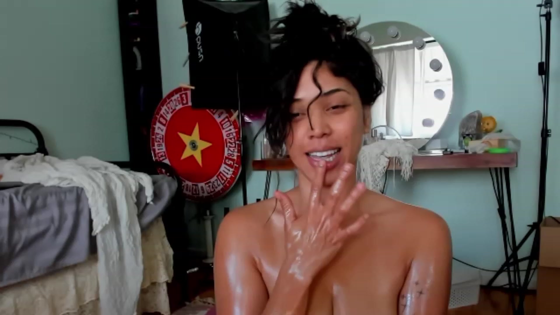 Gallery image thumbnail from KissingHigh's myfreecams stream on, 10/22/2023, 19:20 image 1 of 20