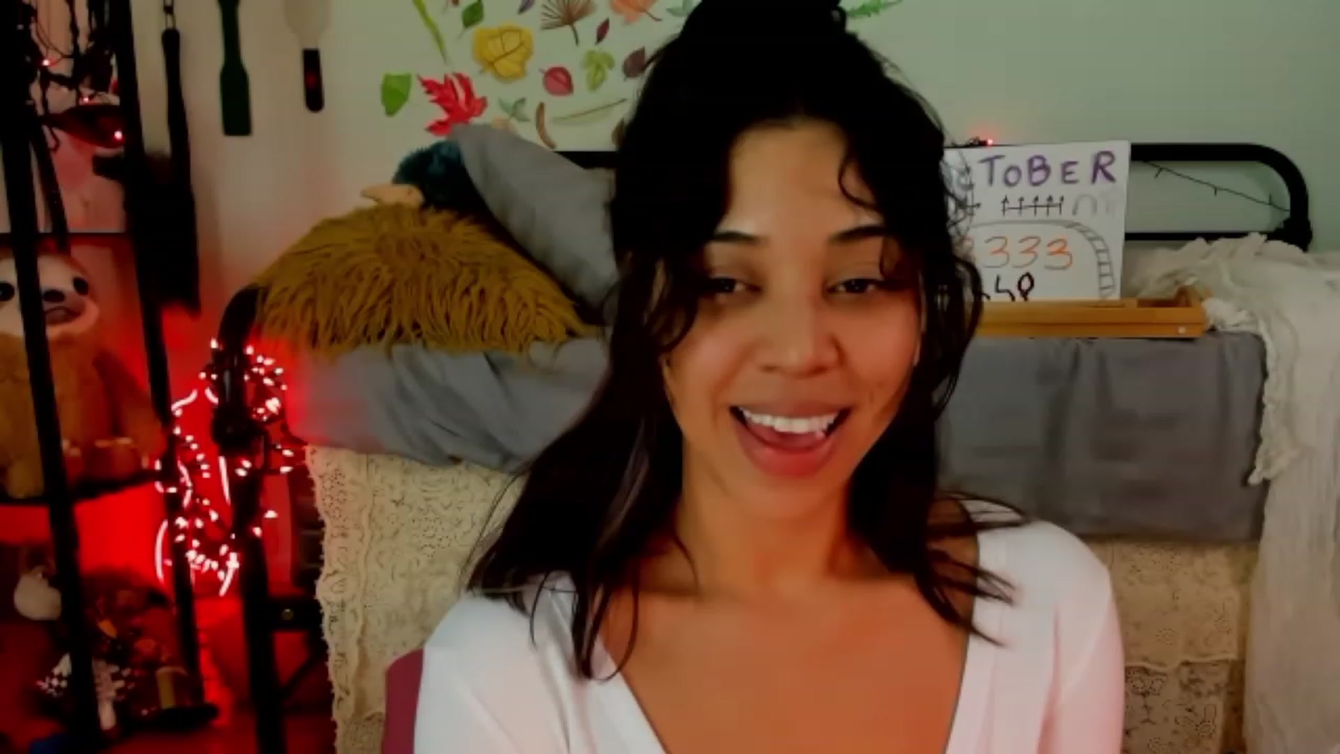 Gallery image thumbnail from KissingHigh's myfreecams stream on, 10/27/2023, 07:15 image 6 of 20