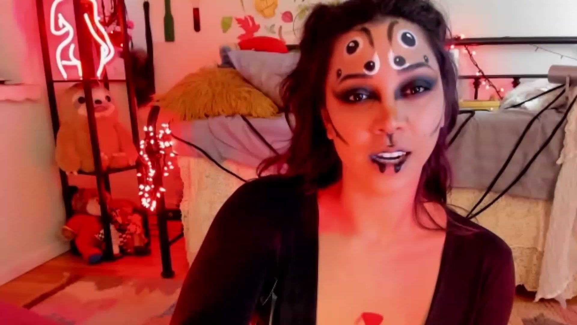 Gallery image thumbnail from KissingHigh's myfreecams stream on, 10/29/2023, 03:45 image 7 of 20