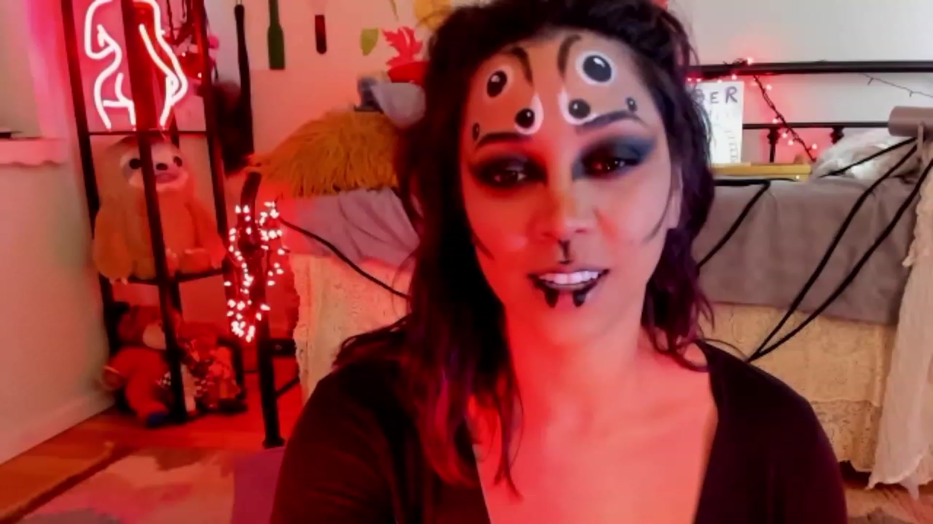 Gallery image thumbnail from KissingHigh's myfreecams stream on, 10/29/2023, 03:45 image 12 of 20