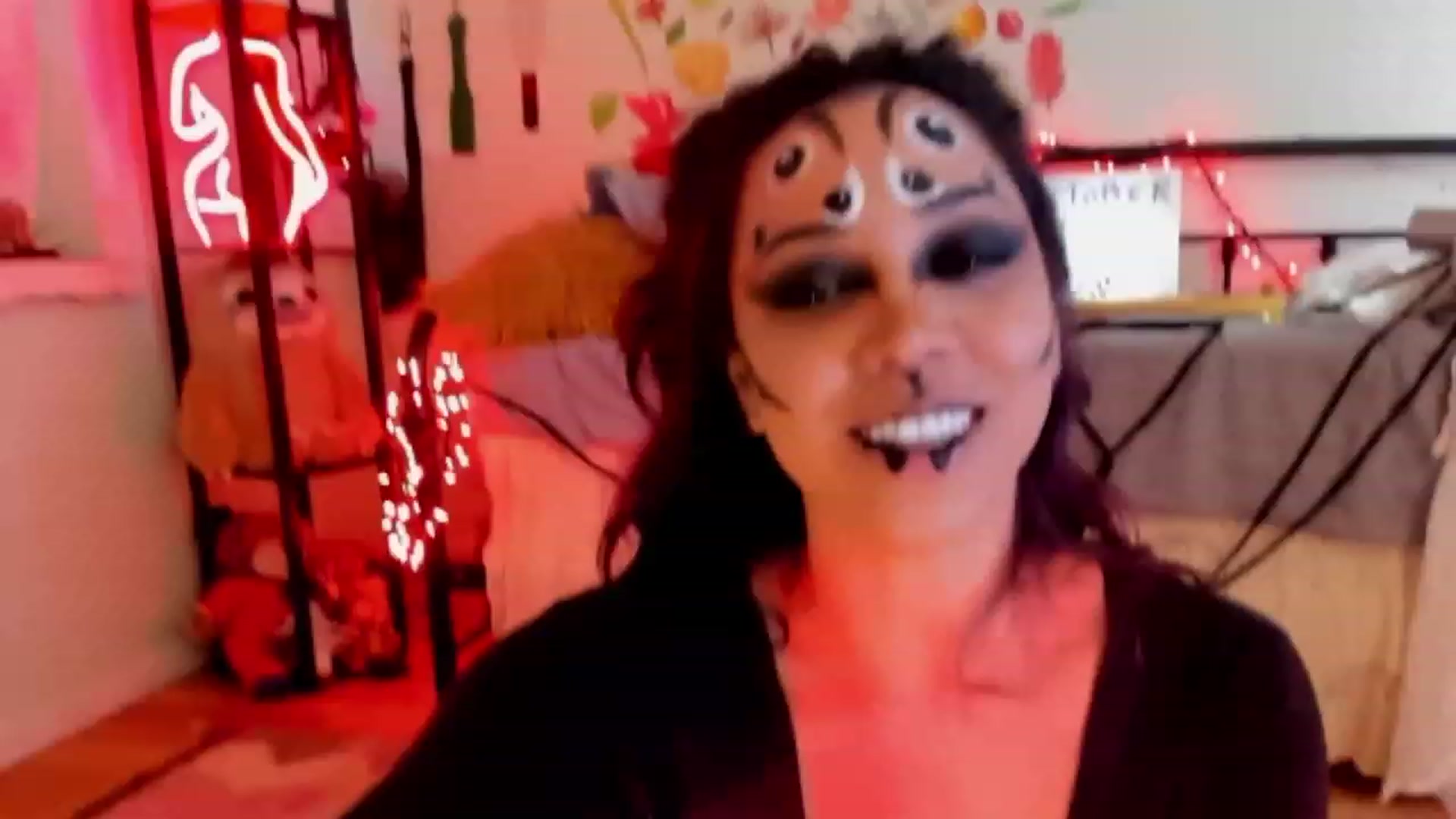 Gallery image thumbnail from KissingHigh's myfreecams stream on, 10/29/2023, 03:45 image 18 of 20