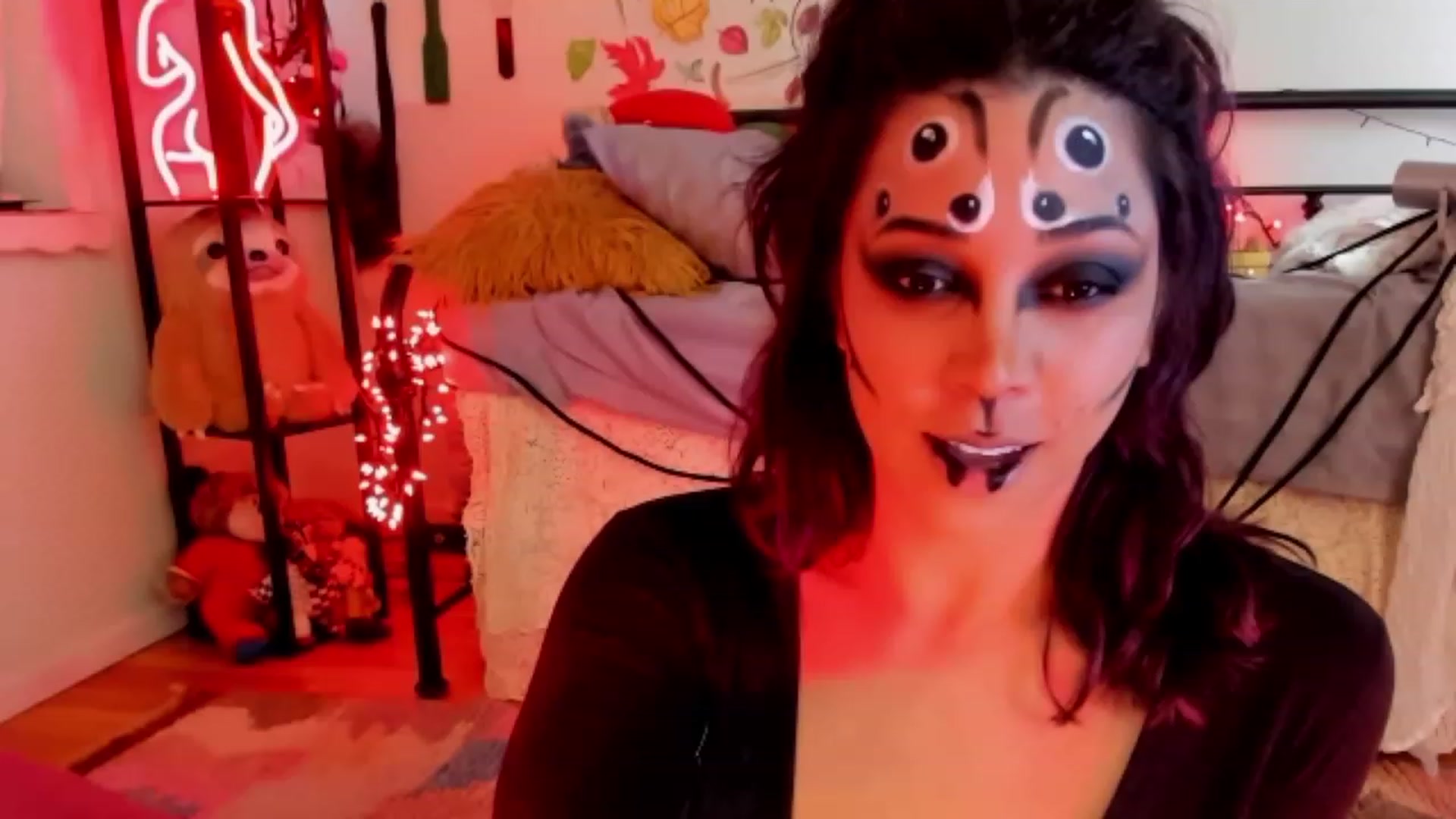 Gallery image thumbnail from KissingHigh's myfreecams stream on, 10/29/2023, 03:45 image 5 of 20