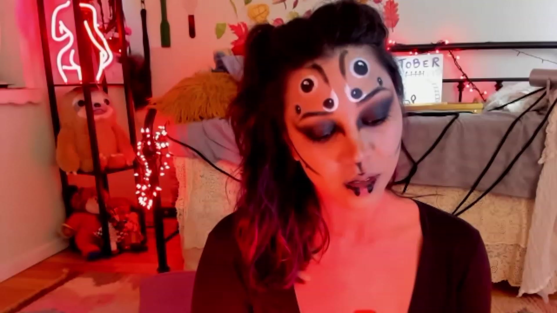 Gallery image thumbnail from KissingHigh's myfreecams stream on, 10/29/2023, 03:45 image 10 of 20