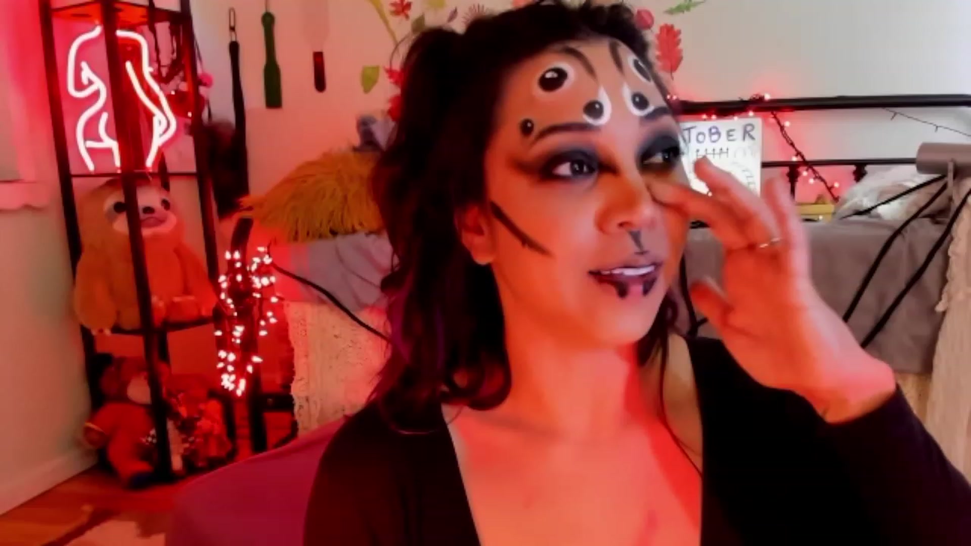 Gallery image thumbnail from KissingHigh's myfreecams stream on, 10/29/2023, 06:51 image 9 of 20