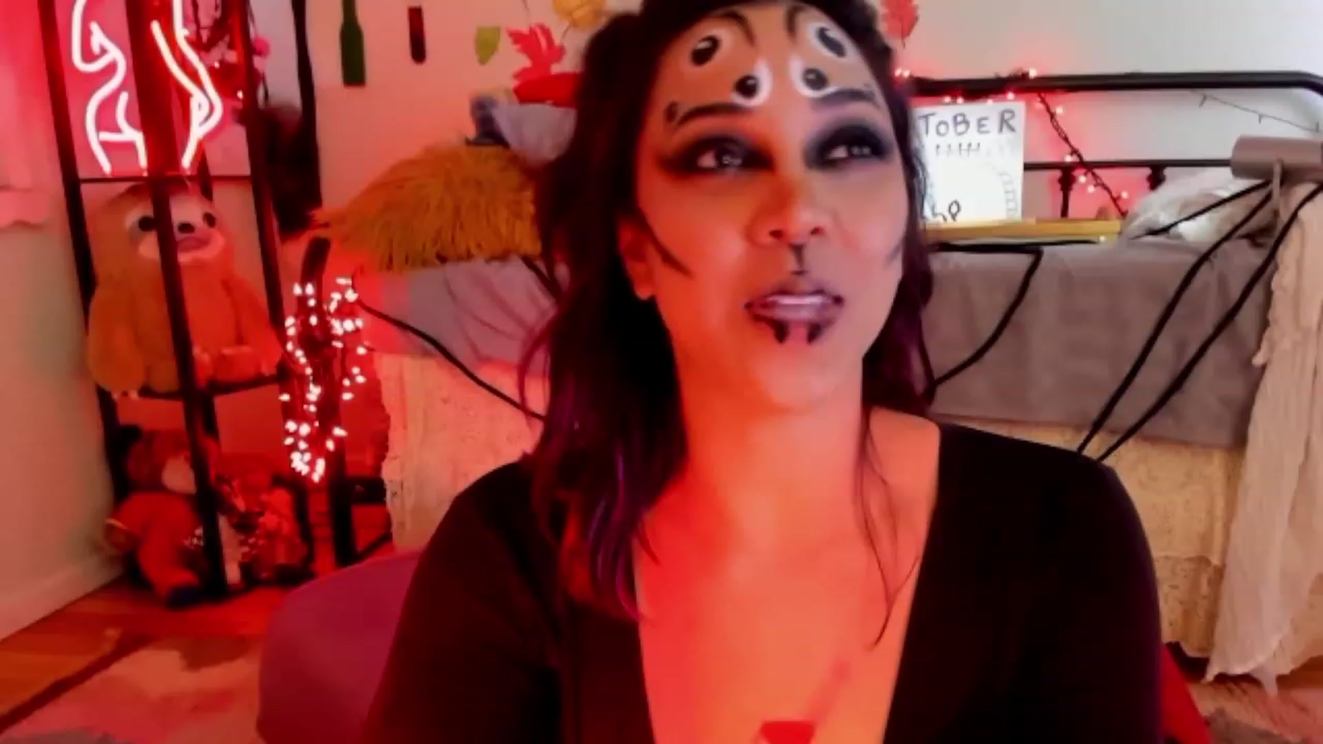 Gallery image thumbnail from KissingHigh's myfreecams stream on, 10/29/2023, 06:51 image 6 of 20