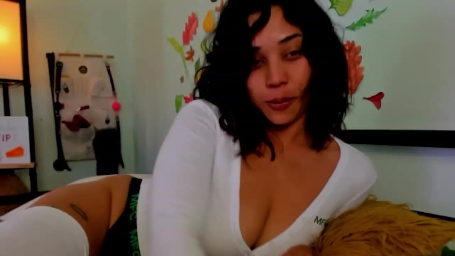 Gallery image thumbnail from KissingHigh's myfreecams stream on, 11/19/2023, 04:44 image 12 of 20