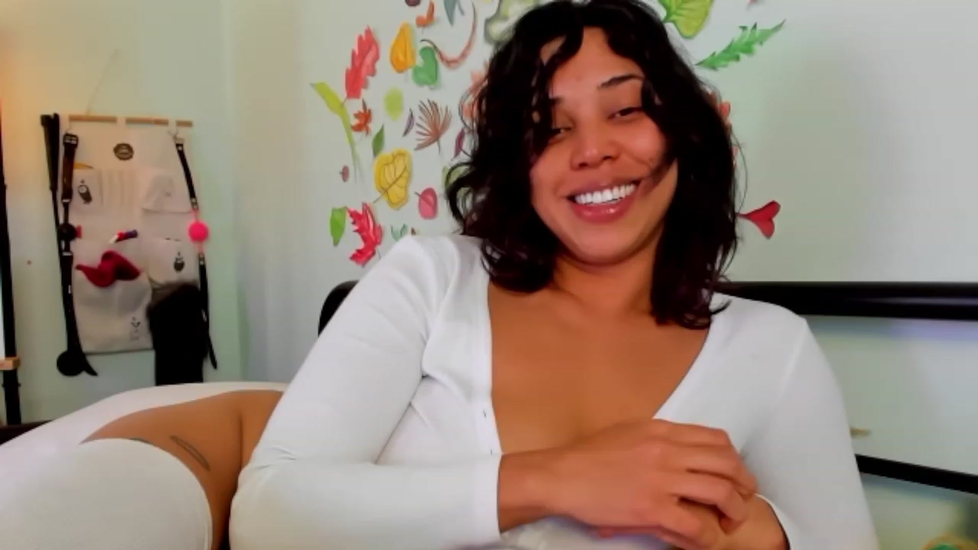 Gallery image thumbnail from KissingHigh's myfreecams stream on, 11/19/2023, 04:44 image 14 of 20