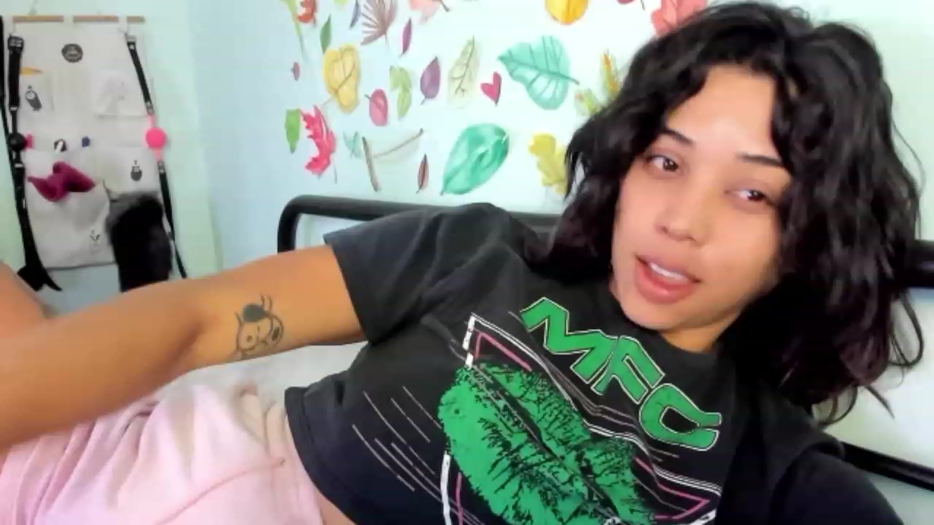 Gallery image thumbnail from KissingHigh's myfreecams stream on, 11/19/2023, 20:33 image 1 of 20